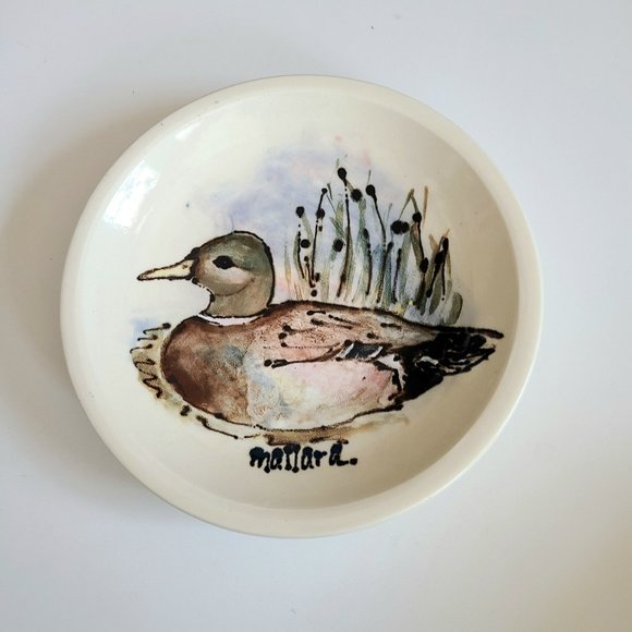 Large 10 3/4'' wide hand made ceramic plate with hand painted Mallard duck. - Picture 3 of 7